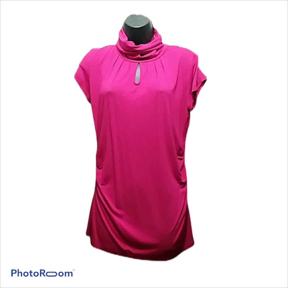 Keyhole Raspberry top sz M new york & co.